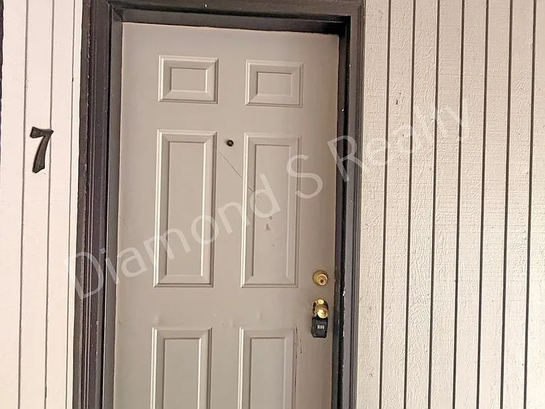 2159 East Macs Court — Photo 4