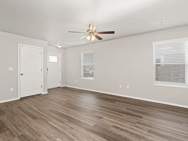 501B W Christopher Dr — Photo 5