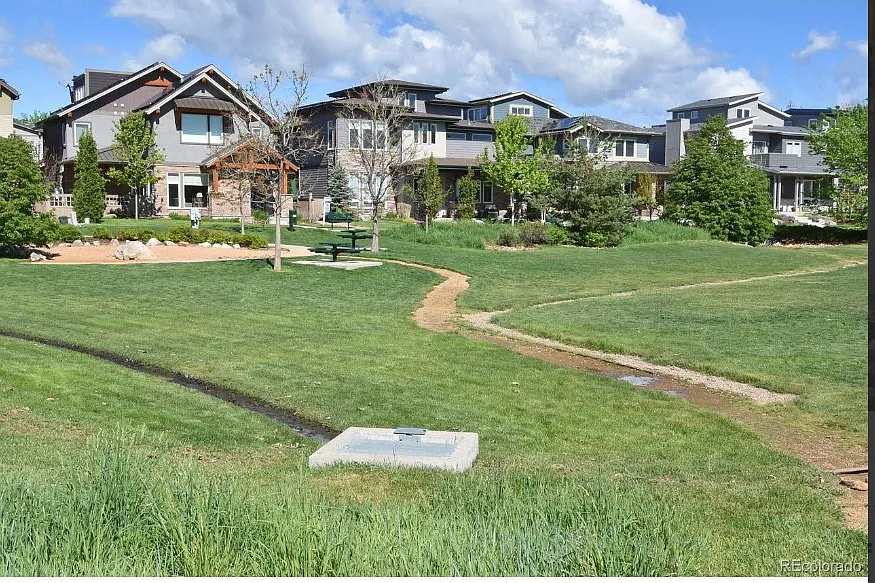 3 bed, 2500 sqft, $2,300 — Photo 3