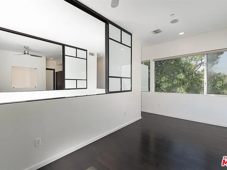 3343 Rowena Ave — Photo 18