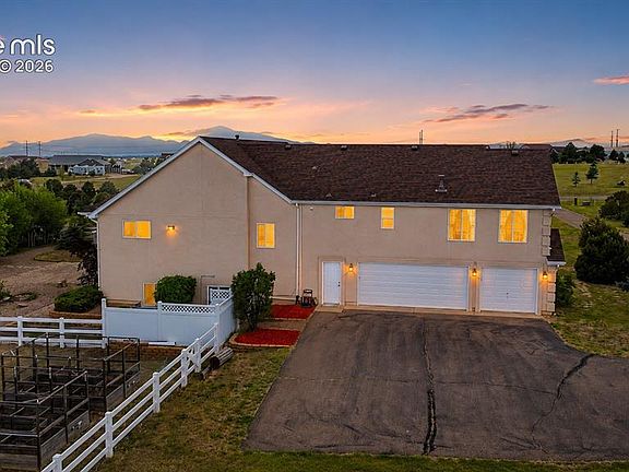 3rd image of 9395 Doe Creek Ct