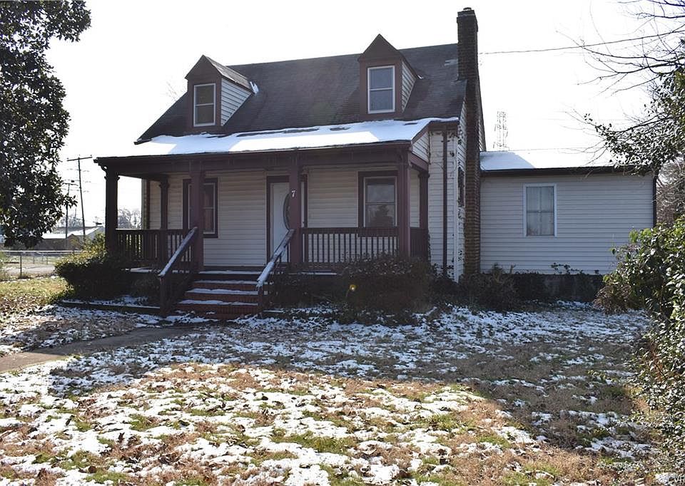 1st image of 7 Saint Claire Ln