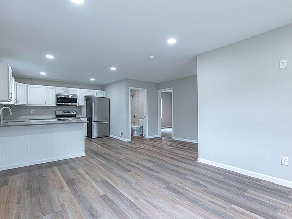 3rd image of 1900 Lamberton St