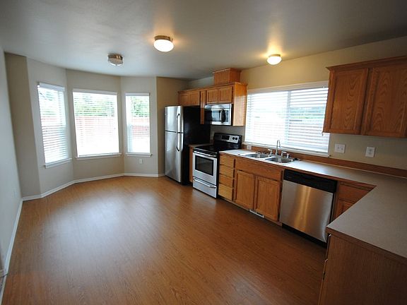 4th image of 21212 82nd Street Ct E