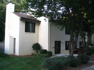 2037 Golf Course Dr, Reston, VA 20191