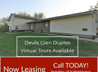 916 Devils Glen Rd, Bettendorf, IA 52722