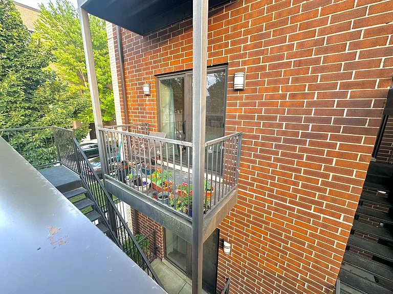 2532 W Irving Park Rd #2E — Photo 10