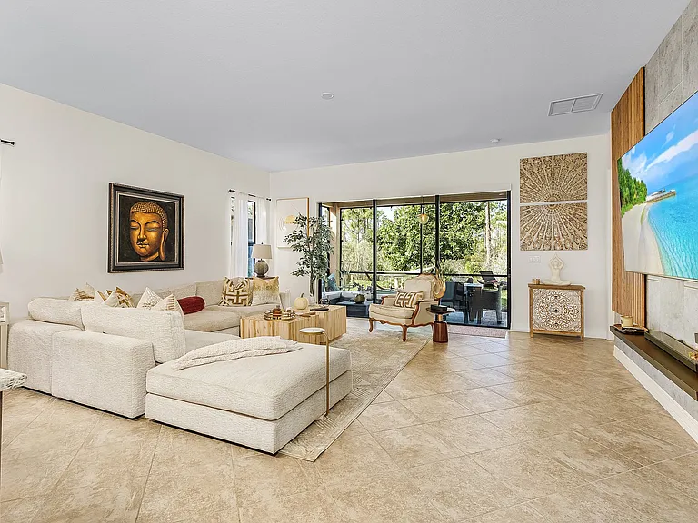 3063 Hudson Ter — Photo 11