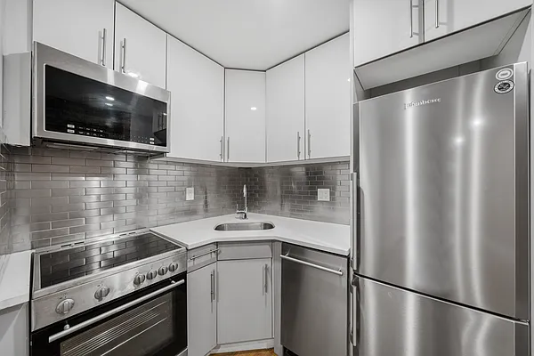 Rented by Vector New York, LLC | media 12