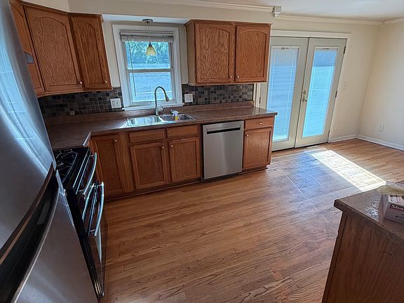 3rd image of 4995 Driftwood Dr