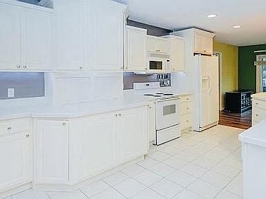 3rd image of 190 Moonwood Trl