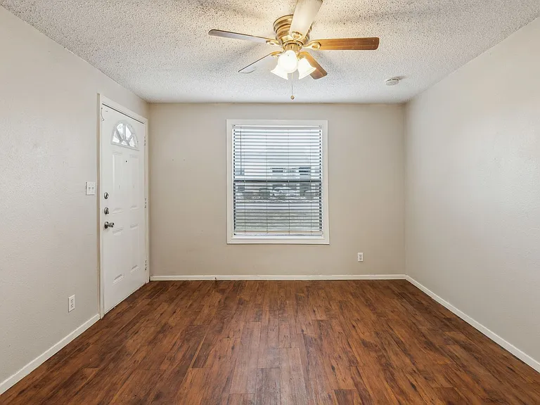 20600 Bonanza St #4 — Photo 5