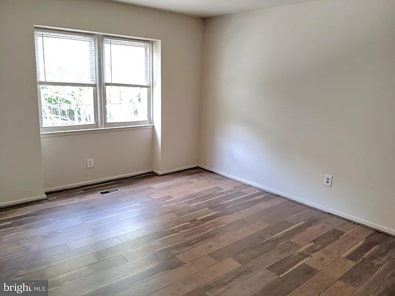 7760 Matisse Way — Photo 12