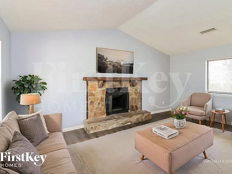 1060 Forest Path — Photo 3