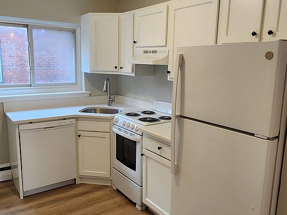 2nd image of 69 Chiswick Rd APT 9