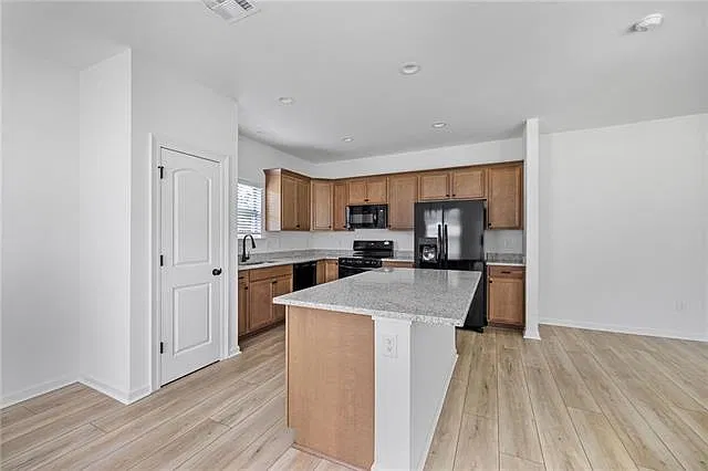 4 bed, 2.0 bath, 1820 sqft, $1,850 — Photo 2