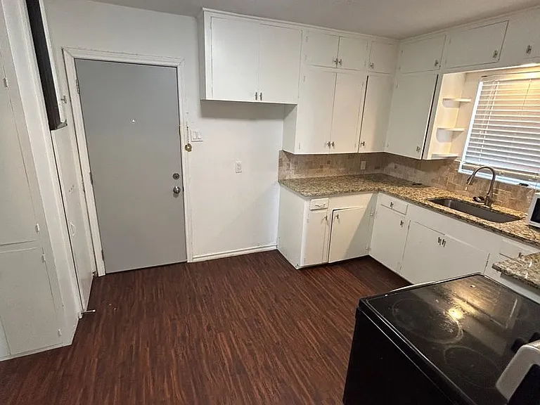 2311 Meadow Ln — Photo 4