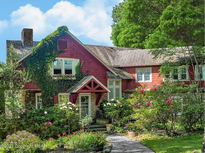 3 Park Ter, Pocono Manor, PA, 18349
