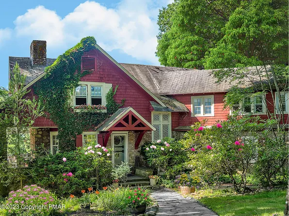 3 Park Ter, Pocono Manor, PA 18349