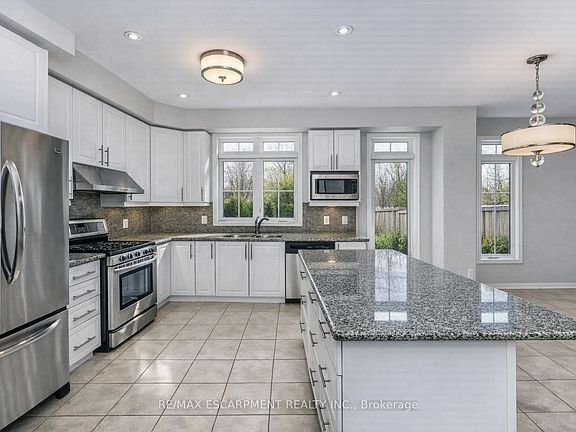 5th image of 1203 Lorne Park Rd