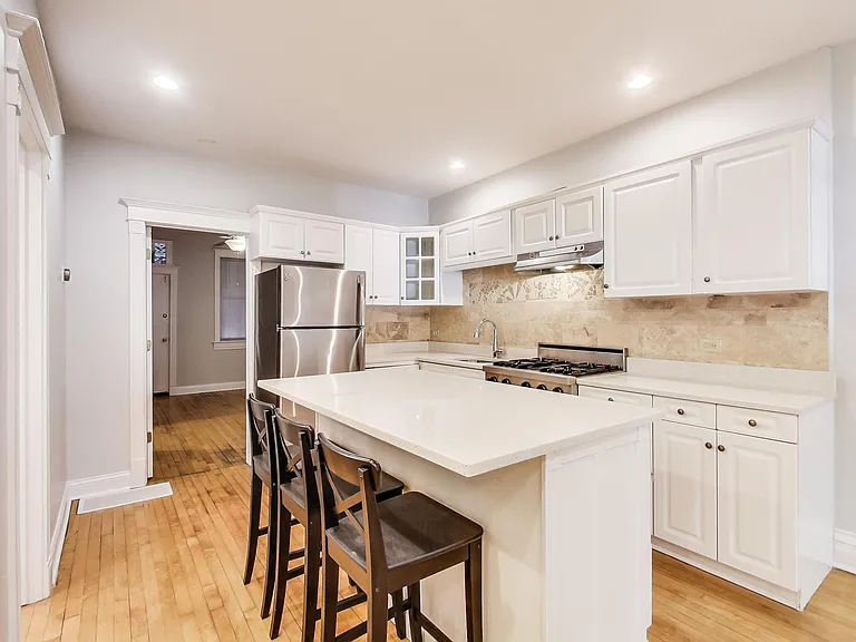 2323 W Dickens Ave #1 — Photo 2