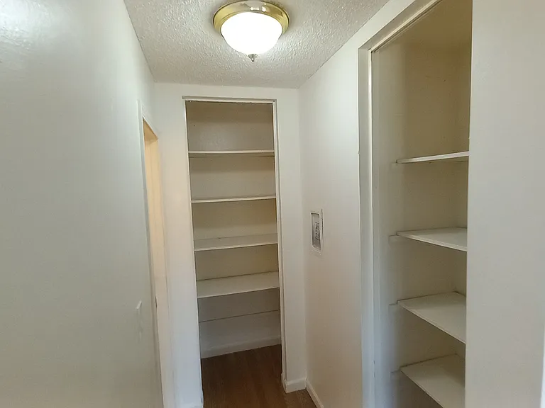 915 W Miner St — Photo 27