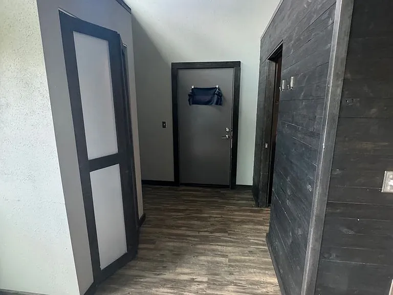 933 Lincolnwood Dr — Photo 10