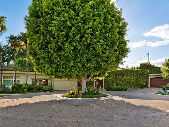 4th image of 4215 W Toluca Lake Ln