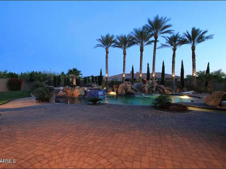 3539 E Presidio Cir — Photo 2