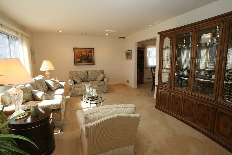 1st image of 7 Hoover Ave