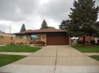 31434 Wellston Dr, Warren, MI 48093