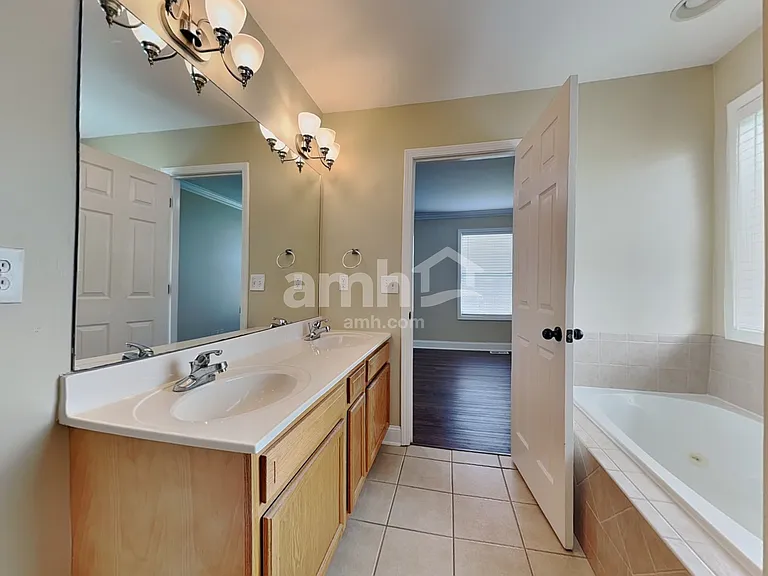 4114 Oakstone Ln — Photo 9