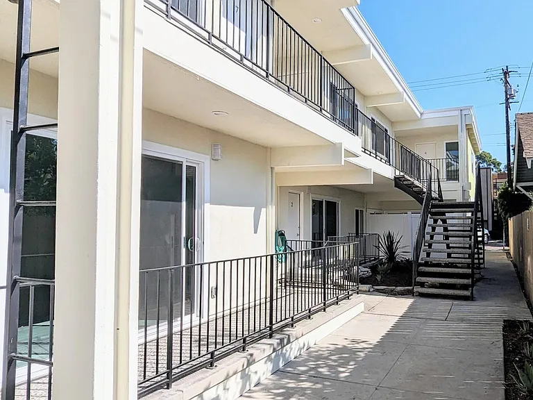 219 Loma Ave #6 — Photo 10