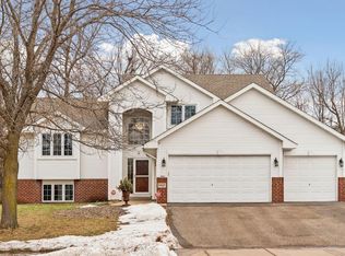 9487 Winslow Chase N, Maple Grove, MN 55311