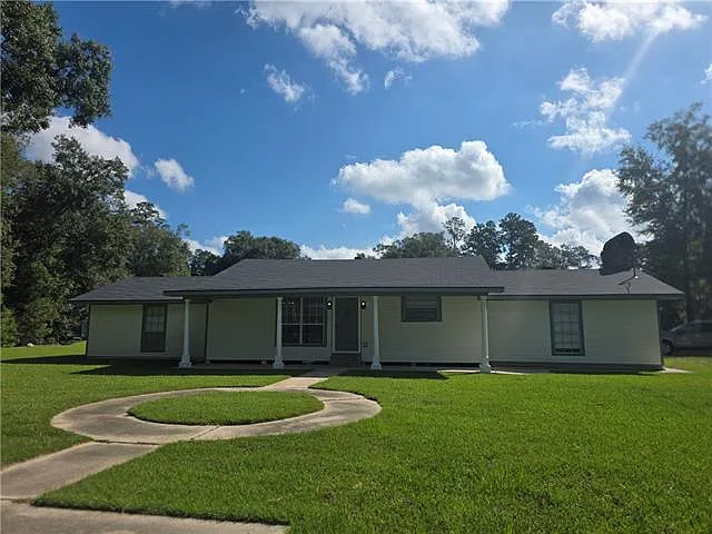 3 bed, 2.0 bath, 1564 sqft, $1,800 — Photo 1