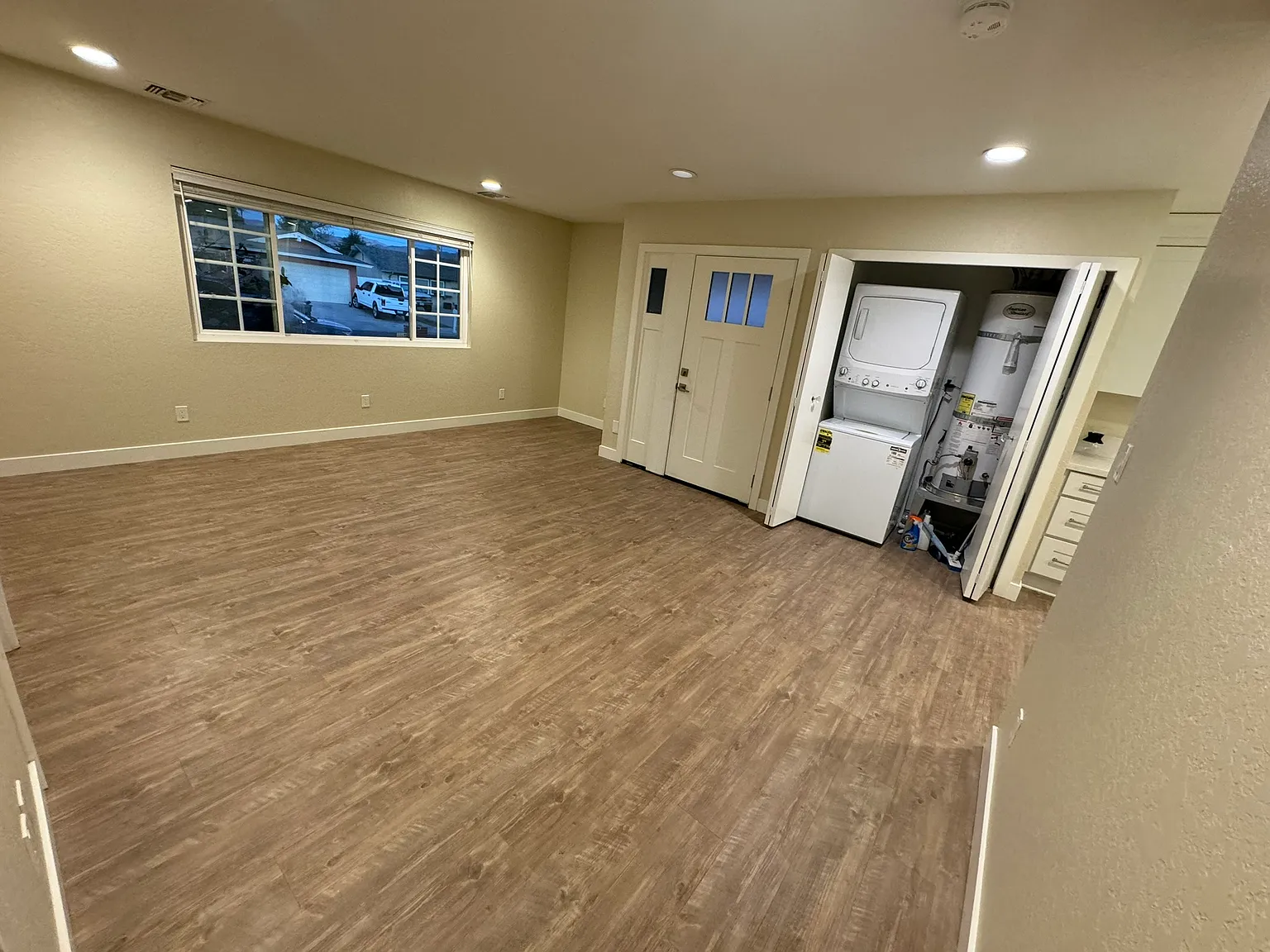 2 bed, 650 sqft, $2,600 — Photo 2
