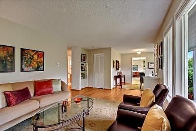 5th image of 10510 19th Ave NE