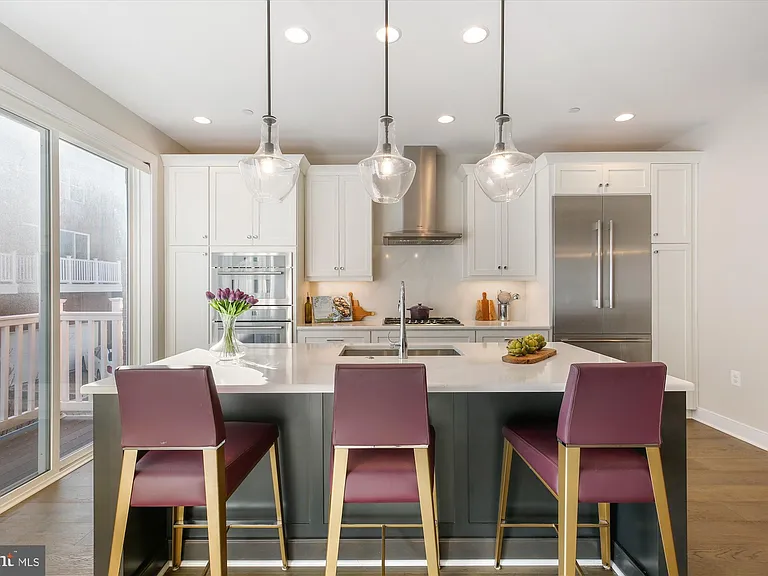 10340 Grosvenor Pl — Photo 7