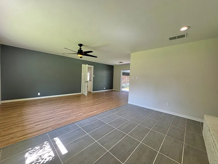 3901 Wood St — Photo 12