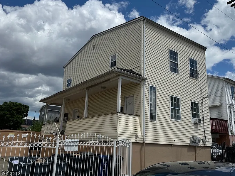 2 bed, 1.0 bath, $1,900 — Photo 1