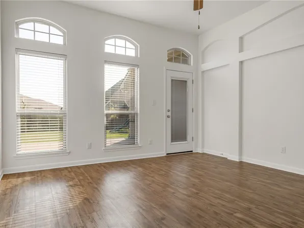 1066 Venice Dr, Bryan, TX 77808