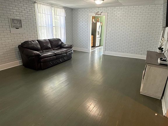 5th image of 1019 Homer St