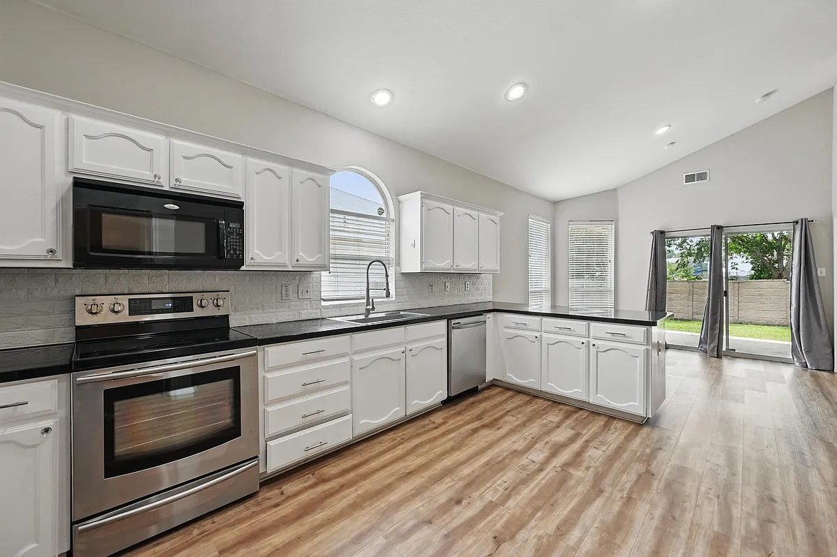 Building Photo - 7464 Maroon Dr