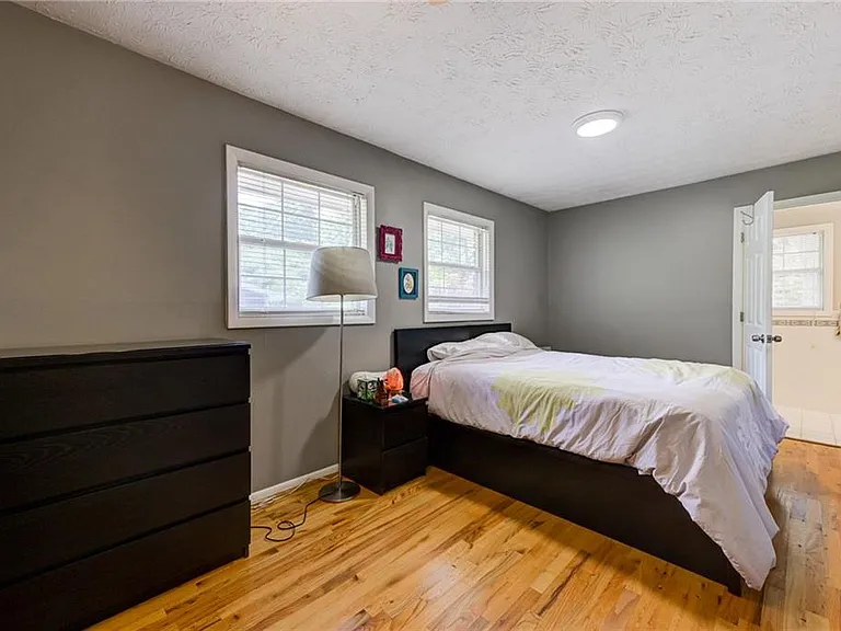 2423 Woodacres Rd NE — Photo 12