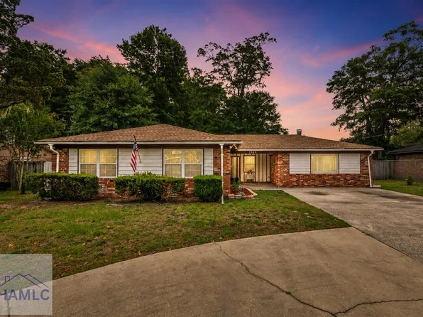 1046 Live Oak Dr, Hinesville, GA 31313