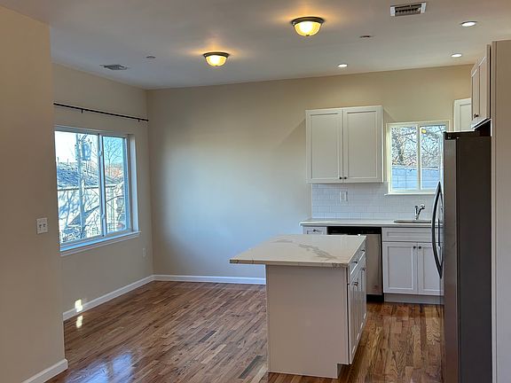5th image of 1028 Van Duzer St #1