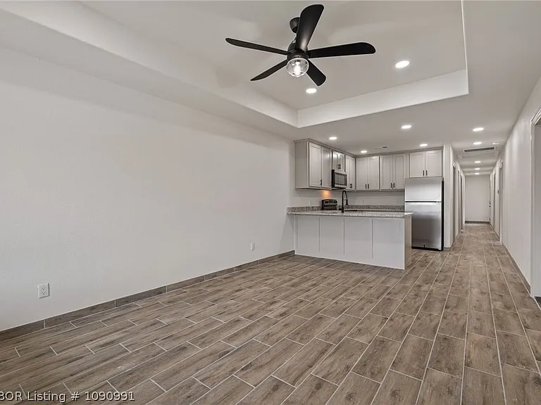 10415 A & B Preston Ct — Photo 27
