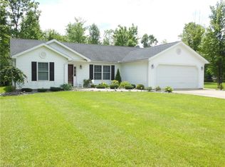 35 Roaming Rock Blvd, Rome, OH 44085
