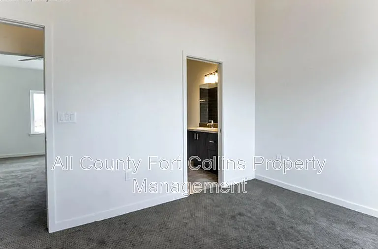 225 Green Leaf St #7 — Photo 6