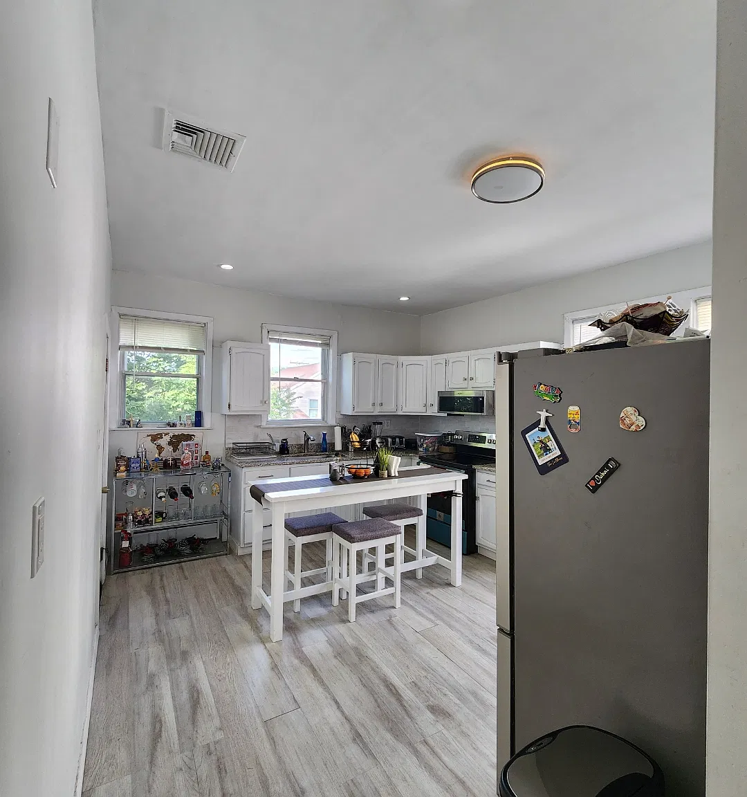 2 bed, 1080 sqft, $2,200 — Photo 2